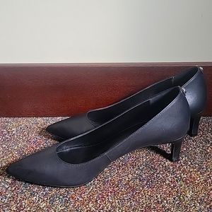 Michael Kors flex, size 8, black
